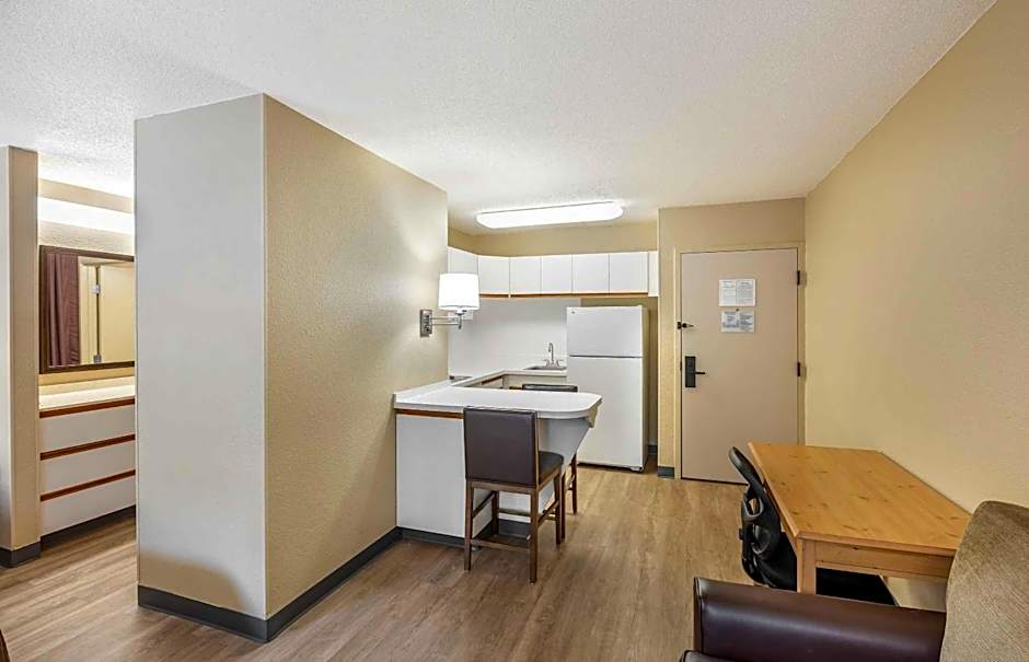 Extended Stay America Suites - Milwaukee - Brookfield