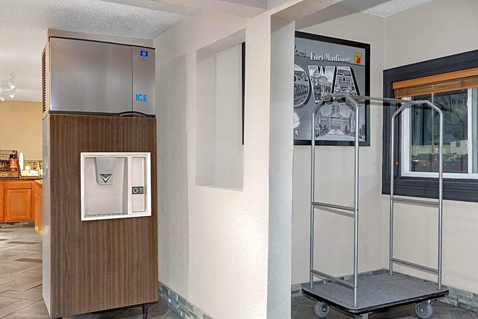 Super 8 by Wyndham Fort Madison