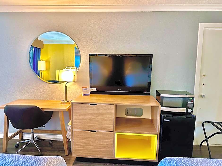 Days Inn by Wyndham Pensacola - Historic Downtown