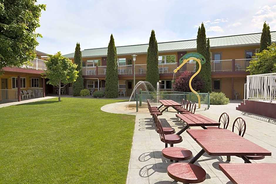 Days Inn & Conference Centre by Wyndham Penticton