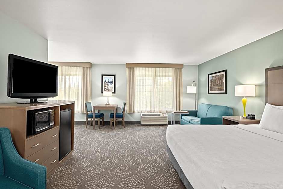 La Quinta Inn & Suites by Wyndham Newport