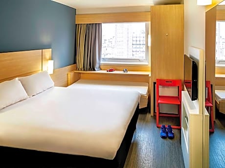 Room-Office: apartment customized as office