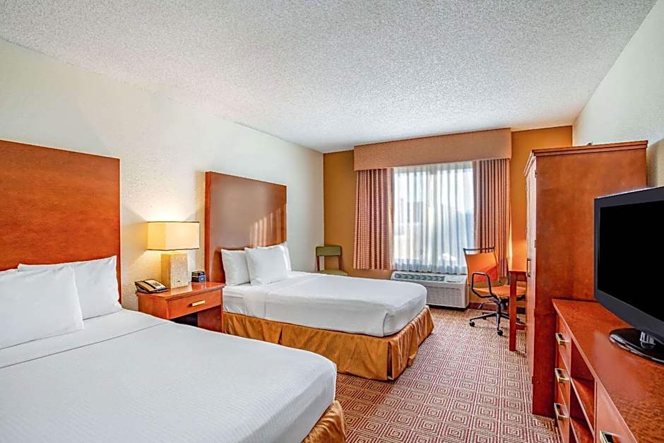 La Quinta Inn & Suites by Wyndham Danbury