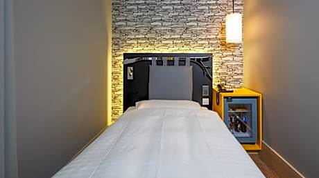 Single Room with Street View