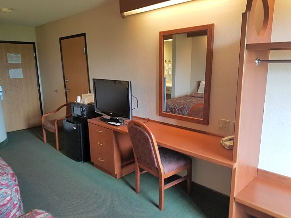 Syracuse Inn and Suites