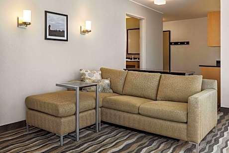 2 Queen Beds Suite Non-Smoking