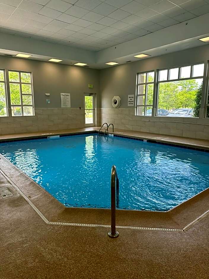 Holiday Inn Express Hotel & Suites Chicago-Algonquin By IHG