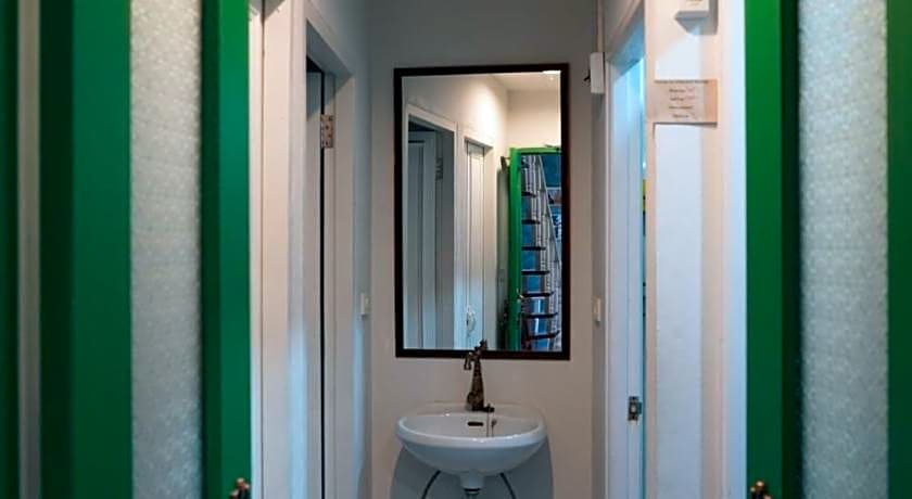 Ratana Boutique Hostel