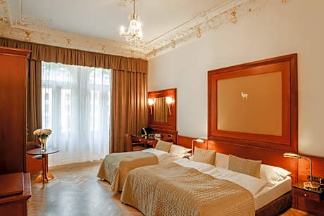Triple Room with City View