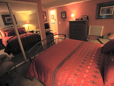 bears den-suite-triple room-private bathroom-ocean view