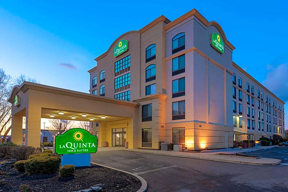 La Quinta Inn & Suites by Wyndham Garden City
