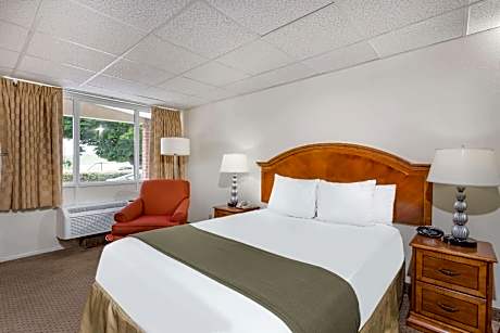 Queen Room - Pet Friendly/Non-Smoking