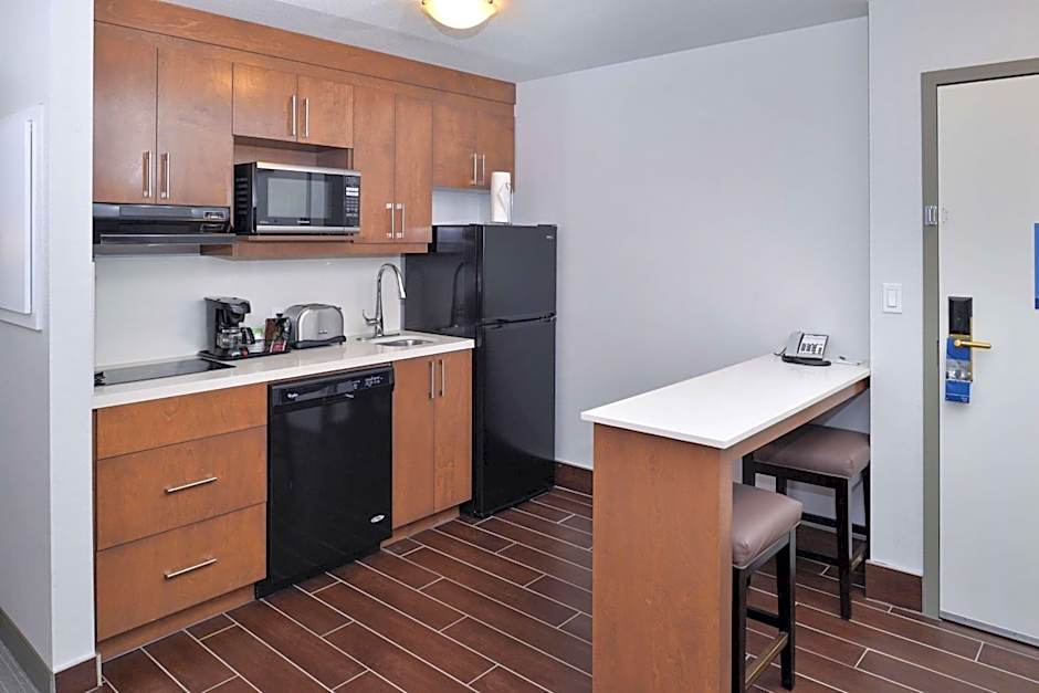 Hampton Inn & Suites By Hilton Calgary University Northwest