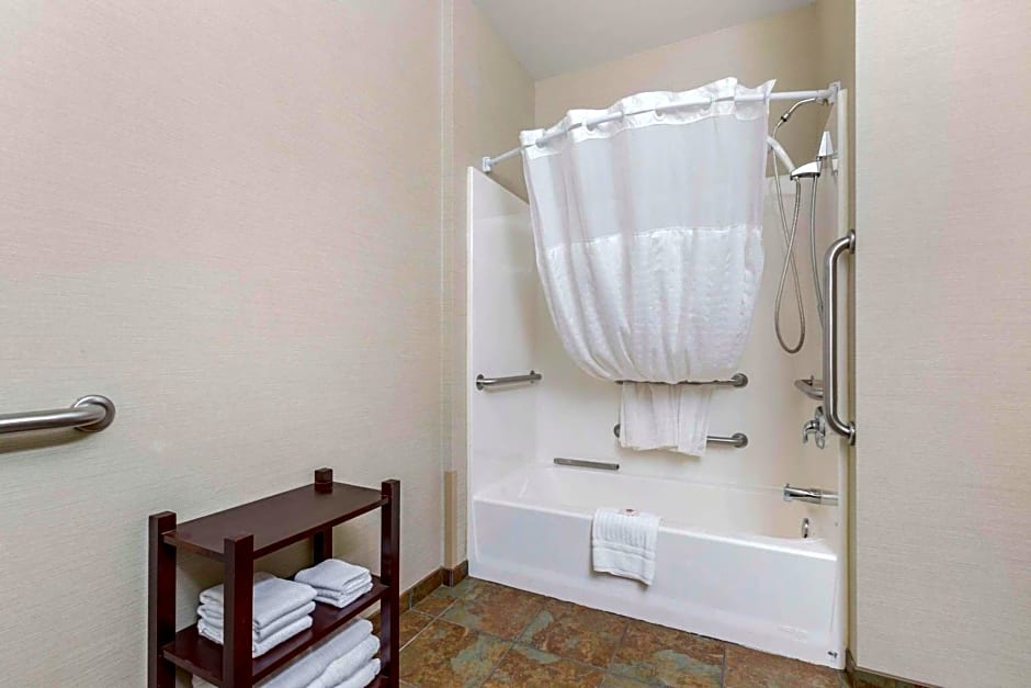 Comfort Inn & Suites Mitchell I-90