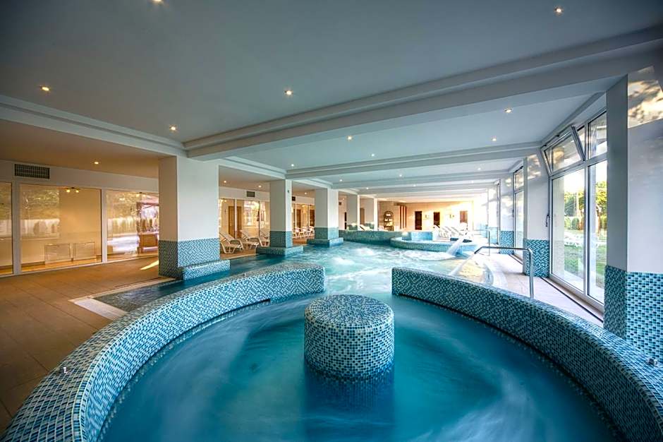 Két Korona Konferencia és Wellness Hotel