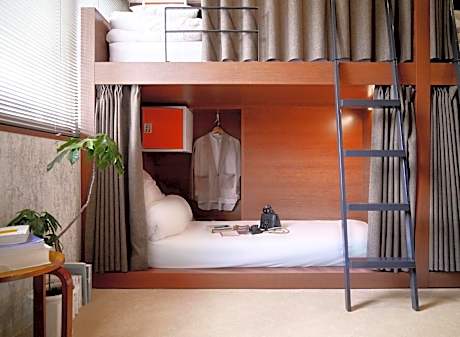 10-Bed Mixed Dormitory Room with Shared Bathroom - Non-Smoking