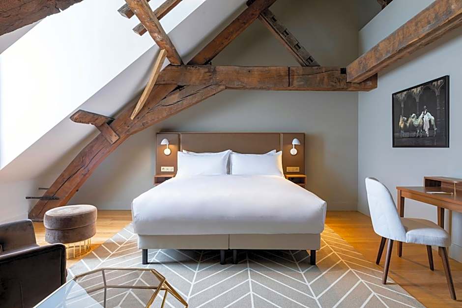Sapphire House Antwerp, Autograph Collection