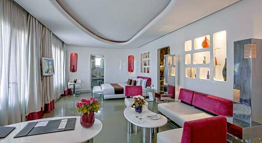 La Renaissance Hotel