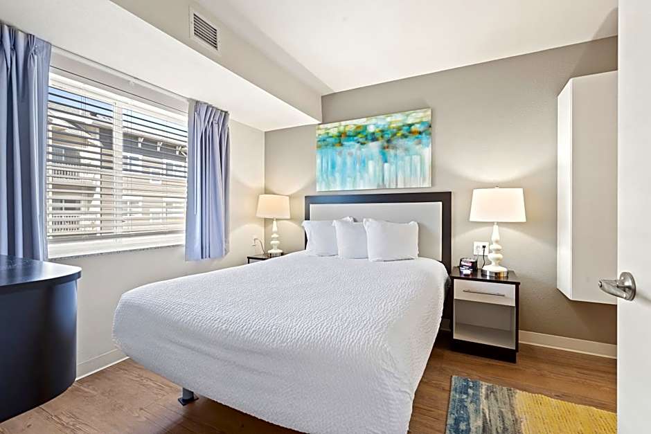 WaterWalk Extended Stay by Wyndham Kansas City - Overland Pk