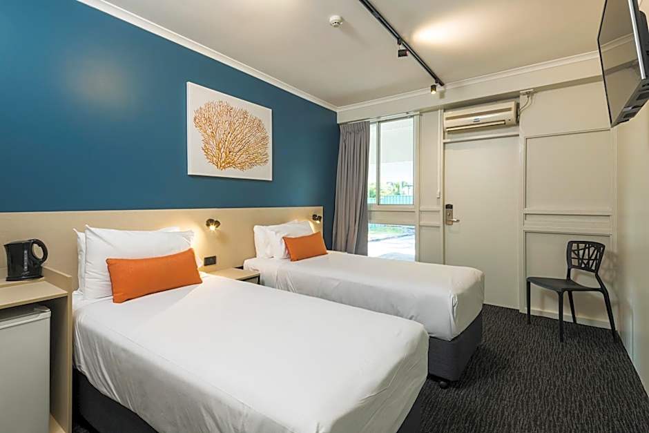 Nightcap at Edge Hill Tavern