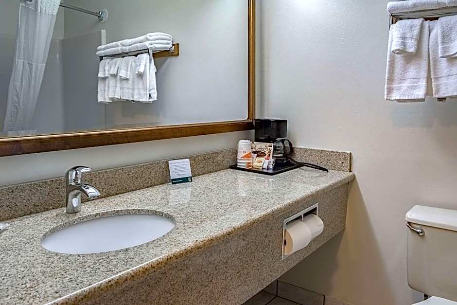 Quality Inn & Suites Vancouver North