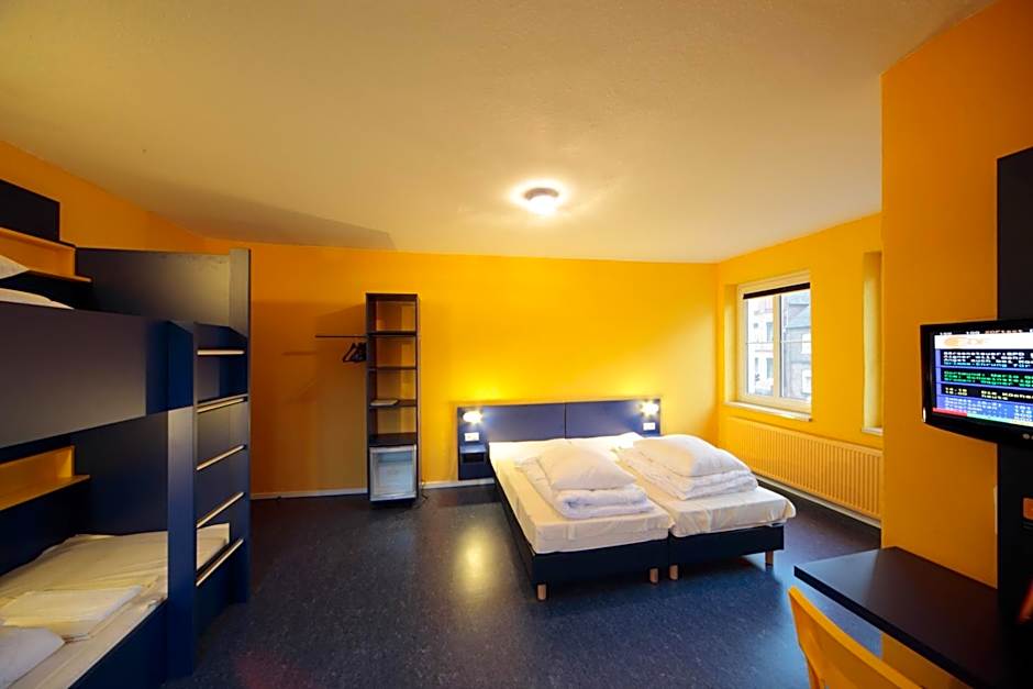 Bed’nBudget Expo-Hostel Dorms