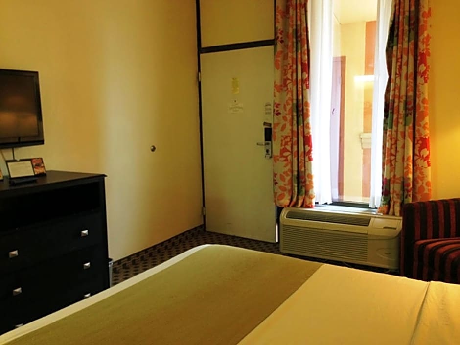 Days Inn by Wyndham Irving Grapevine DFW Airport North