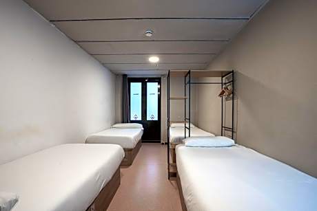Private Room with 4 Beds with Shared Bathroom and AirC