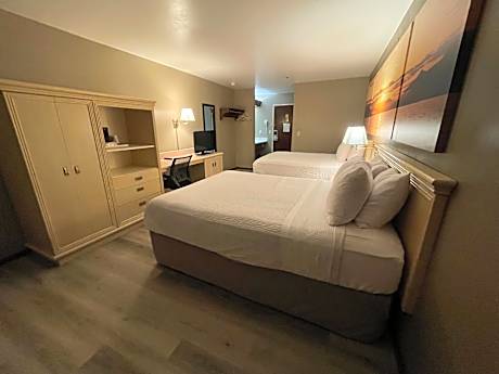 Deluxe Queen Studio with Two Queen Beds - Non-Smoking