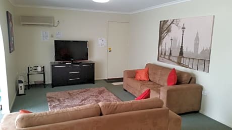 Large Two-Bedroom Apartment - Upstairs