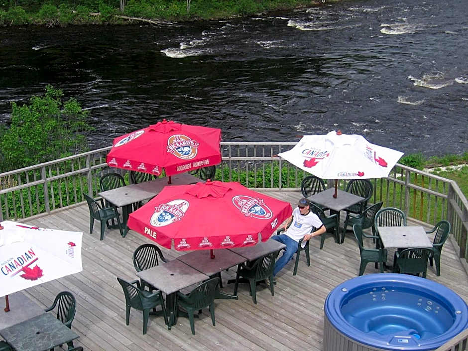 Petawawa River Inn & Suites