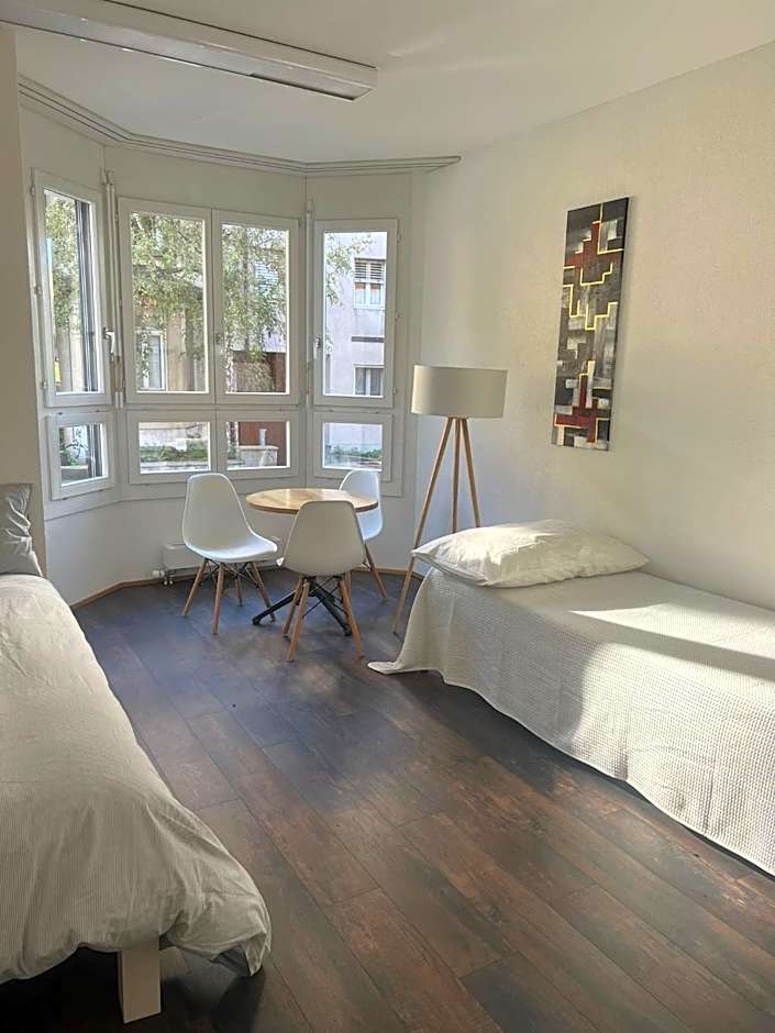 Basel-Stadt Gundeldingen Zimmer 403, WC in the hallway, outside the room