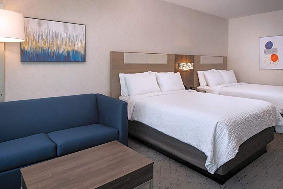 Holiday Inn Express & Suites Fresno Airport By IHG