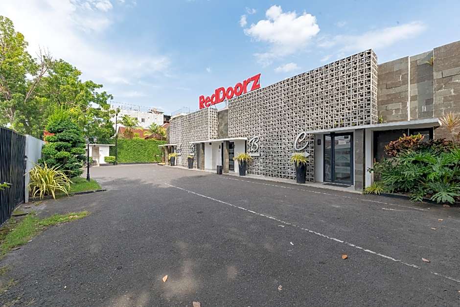 RedDoorz Plus near UNIMED Medan