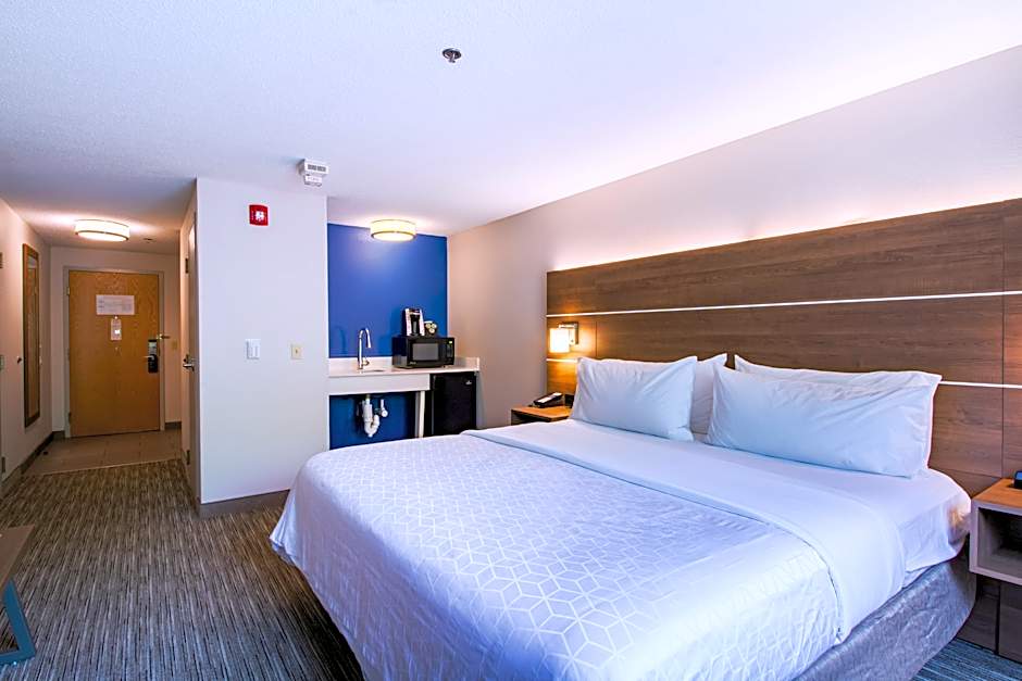 Photo 1 of 6 of Standard 1 King Bed, Hearing Accessible, Roll in Shower