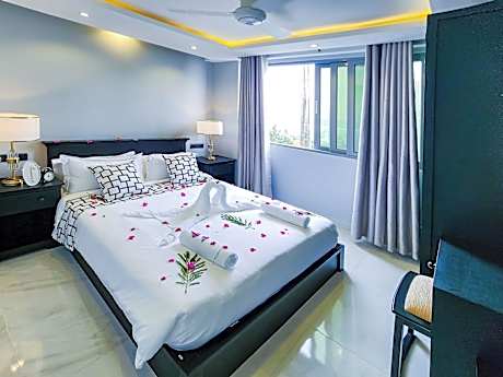 Sunny Canopy Hulhumale