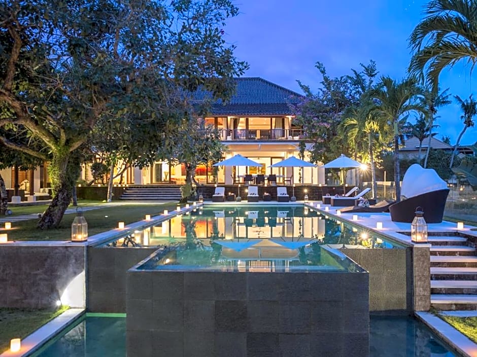 Spacious 8 bedroom pool villa in Canggu