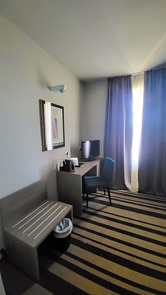 Jet Hotel