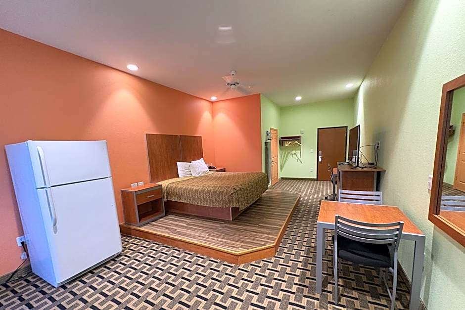 Regency Inn & Suites By Capital O Houston IAH Airport