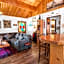 The Cuddle Inn - True feeling of a great cabin! Beautiful and homey! Walking distance to the lake!