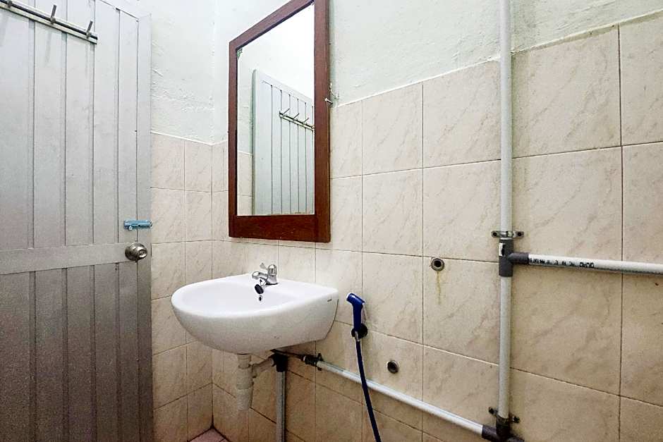 RedDoorz Syariah Near Pelabuhan Sri Bintan Pura Tanjungpinang