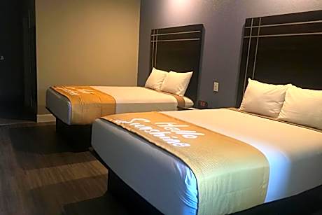 2 Queen Bed, Studio Mobility/Hearing Access Suite, Roll-In Shower, Non-Smoking