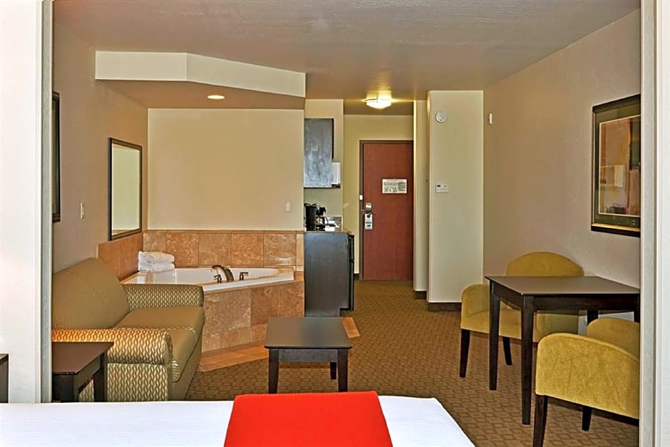 GreenTree Inn and Suites