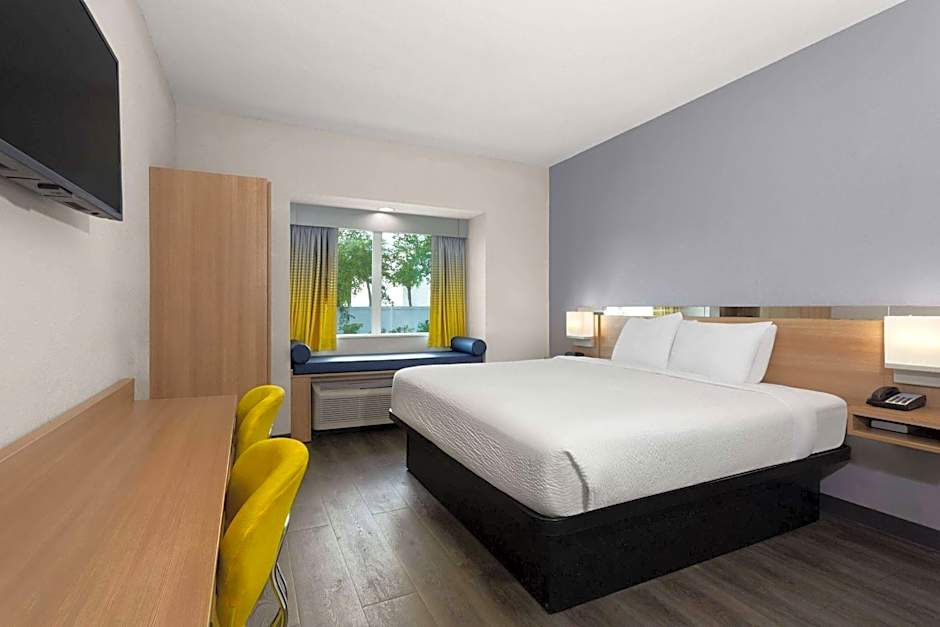 Microtel Inn & Suites by Wyndham Panama City