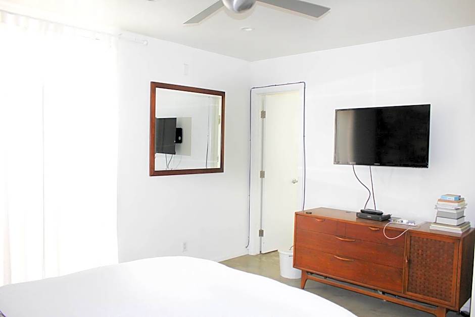 Ocean Front Vortex Female Hostel private rooms Free bikes