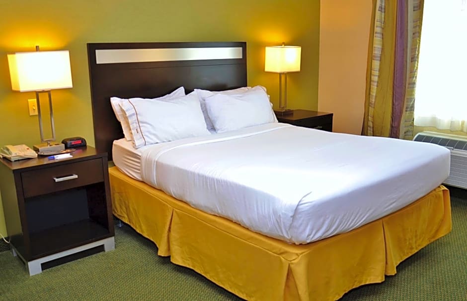 Holiday Inn Express Hotel & Suites Center Township, an IHG Hotel