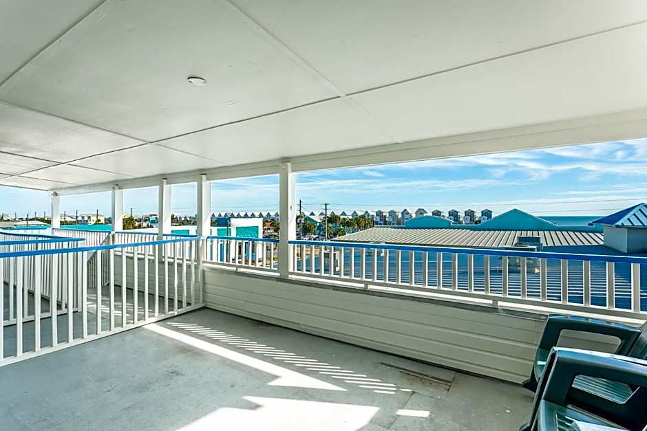 Photo 1 of 4 of 1 Bedroom Suite, Gulf View, Balcony
