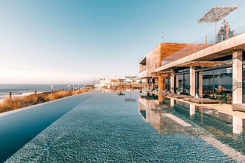 Noah Surf House Portugal