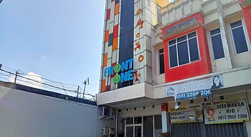 Front One Budget Hotel Tirtonadi Solo