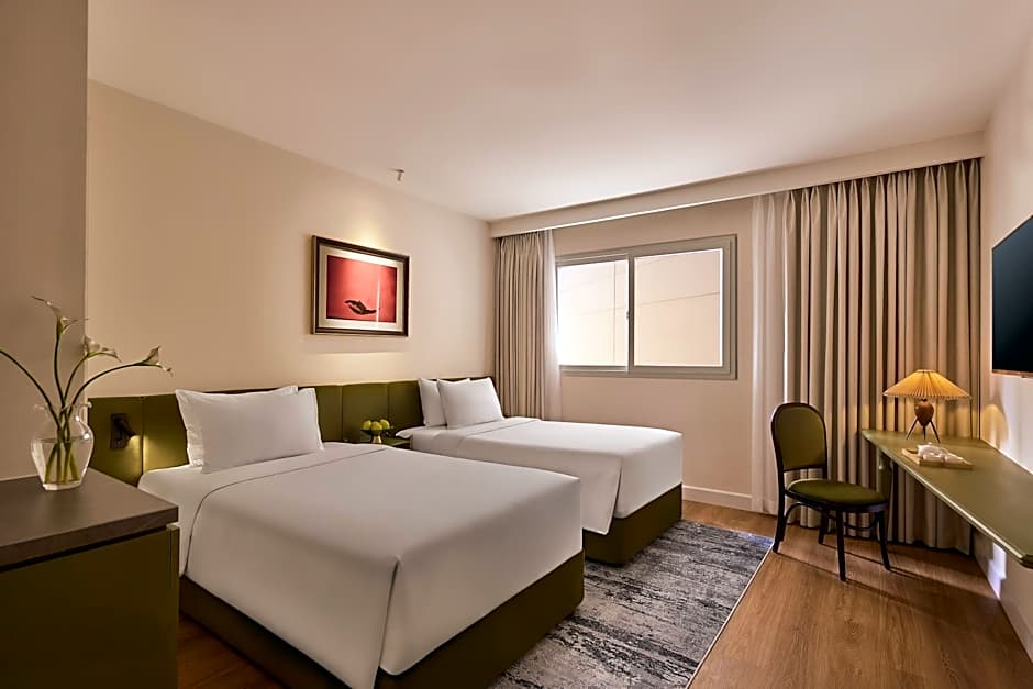 Photo 1 of 16 of Deluxe 2 Beds, Bathtub, City View